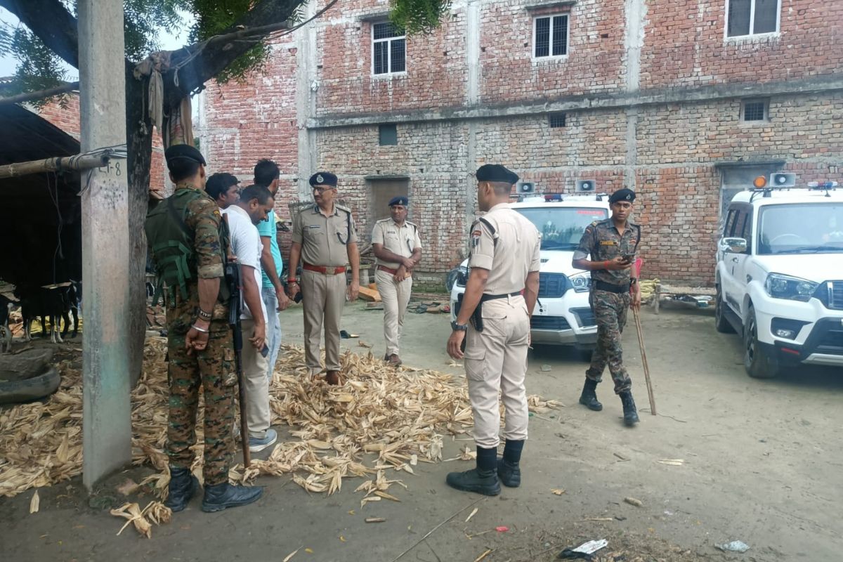 Attack On Police in West Champaran one SI injured