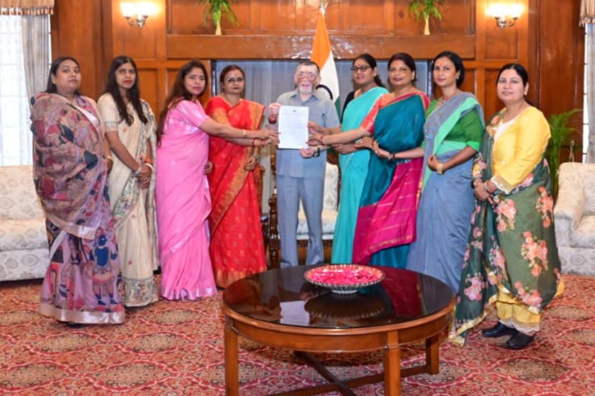 BJP Mahila Morcha with Governor Santosh Kumar Gangwar