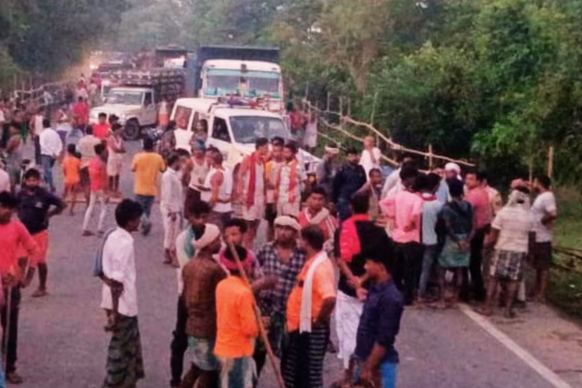 Bihar News Scorpio ran over two laborers angry people blocked highway