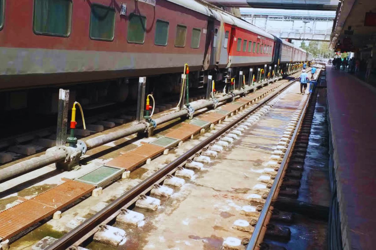 Bihar Railway Station have track without ballast increasing speed and convenience of train