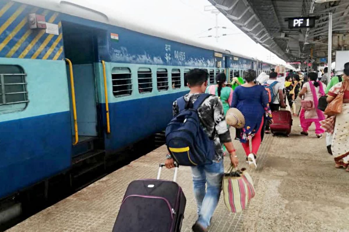 Bihar Train News Extension of seventeen pairs of special trains