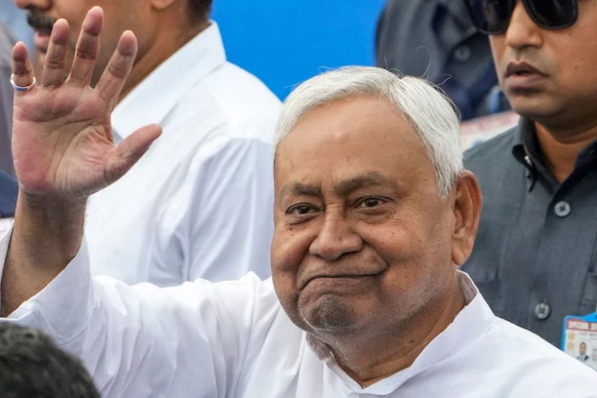 CM Nitish Kumar Gift trying to woo Gen Z announcing gift of 1,000 to every youth