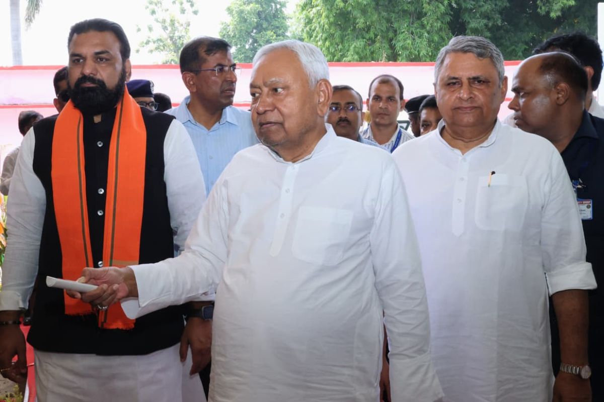 CM Nitish gave gift of schemes worth 325 crores 13 lakhs to Buxar