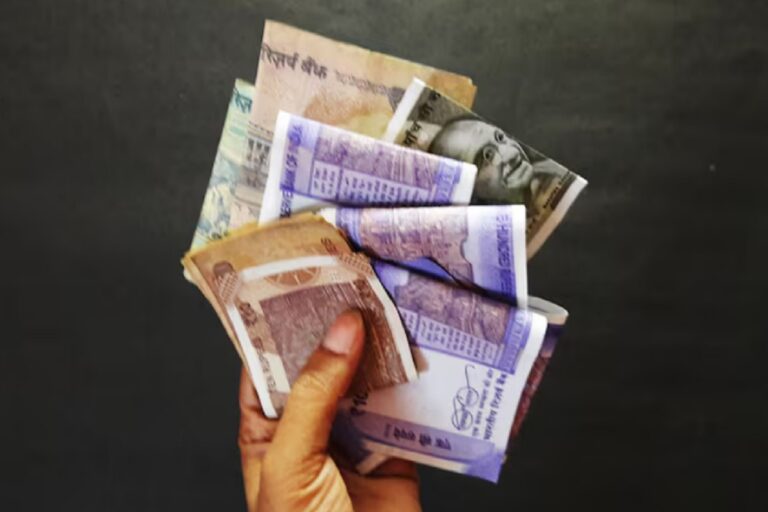 केंद्रीय कर्मचारियों को दशहरा की सौगात, मोदी सरकार देगी 30 दिन का बोनस! जानें किसे मिलेगा फायदा