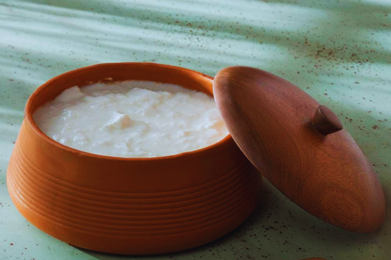 Kitchen Tips: दही की खटाश होगी चुटकियों में दूर, फॉलो करें ये आसान टिप्स