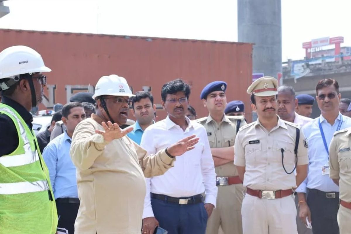 DM arrived to review the preparations of Patna Metro