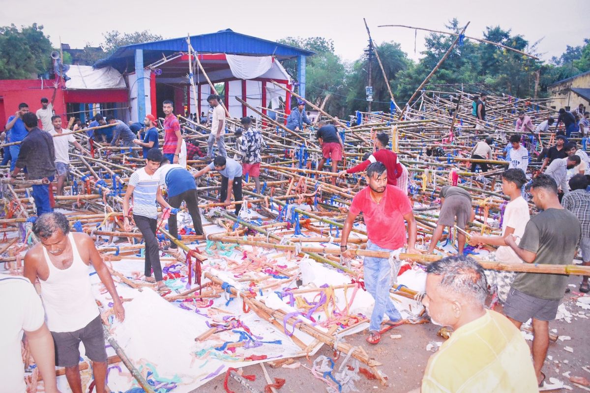 Durga Puja 2025 Dhanbad Weather Pandal Collapsed News