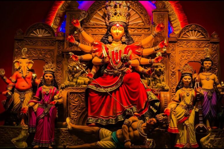 दुर्गा पूजा 2025: वर्चुअल पंडाल टूर और मूवी वॉचलिस्ट से बुजुर्ग भी सुरक्षित ढंग से मनाएं त्योहार