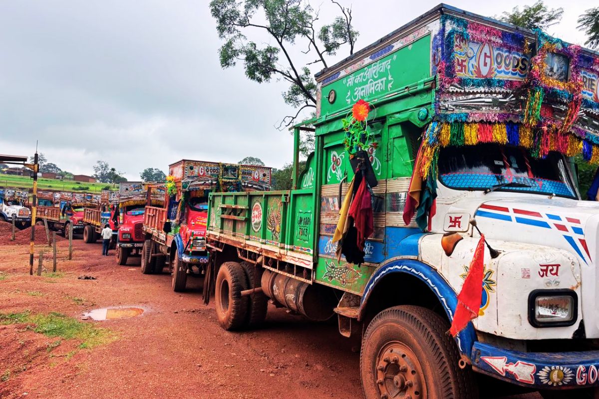 Ghaghra Villagers Locked Serengdag Mines For Road Gumla News