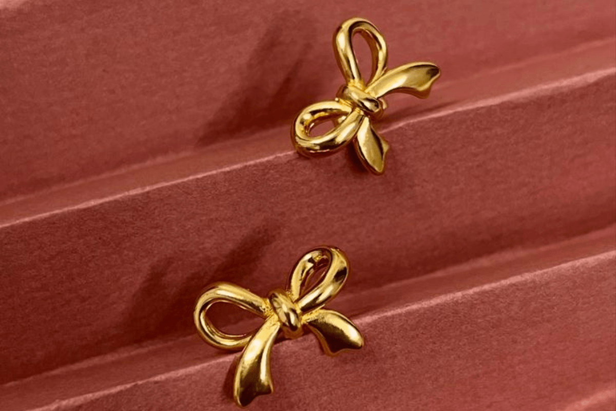 Gold Earring Designs: शादी–पार्टी हो या डेली लुक, ट्रेंड में हैं ये शानदार गोल्ड के इयररिंग डिजाइन 1 Gold Earring Designs 1