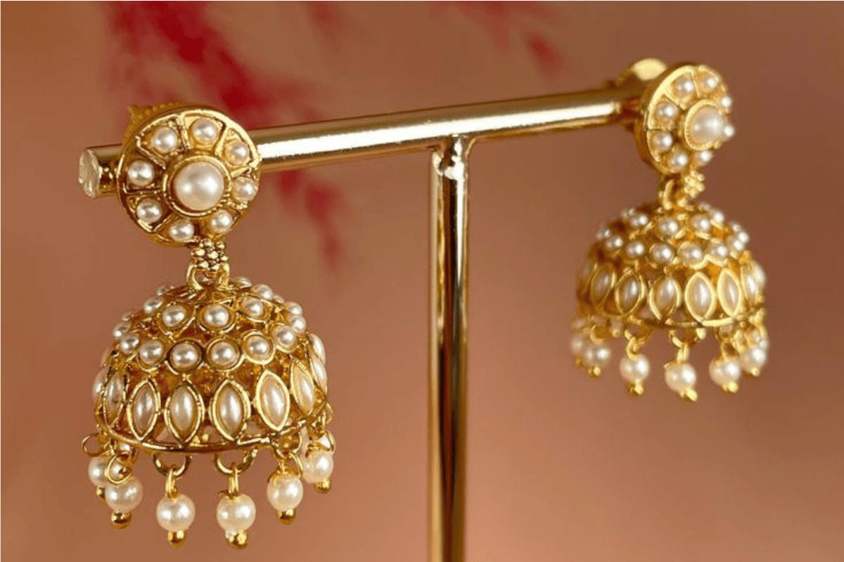 Gold Earring Designs: शादी–पार्टी हो या डेली लुक, ट्रेंड में हैं ये शानदार गोल्ड के इयररिंग डिजाइन 4 Gold Earring Designs 2