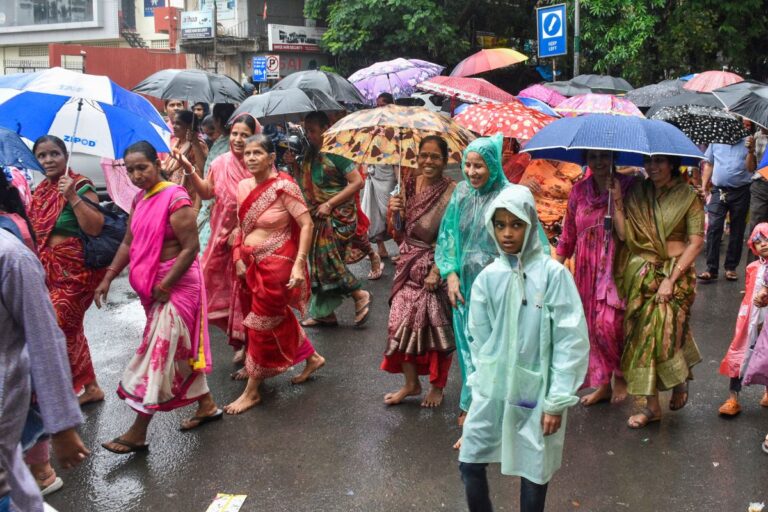 Heavy Rainfall Alert: अगले 72 घंटे भारी से बहुत भारी बारिश, गरज चमक के साथ पड़ सकते हैं छींटे, IMD का अलर्ट