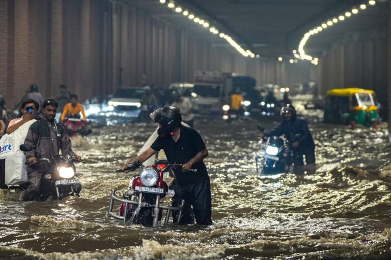 Kal Ka Mausam: अगले 48 घंटे तक इन राज्यों में बहुत भारी बारिश की चेतावनी, गरज चमक के साथ बौछार, अलर्ट जारी