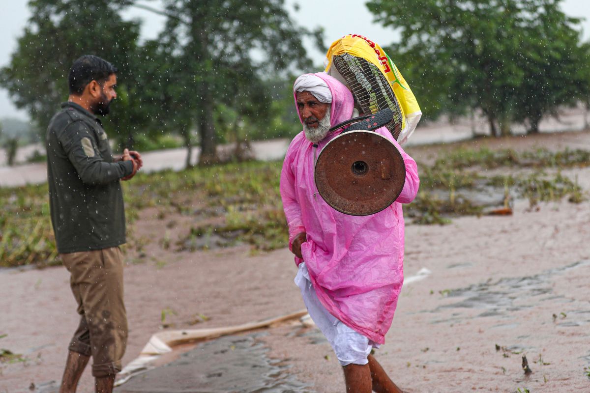 Heavy Rain Warning 1 1