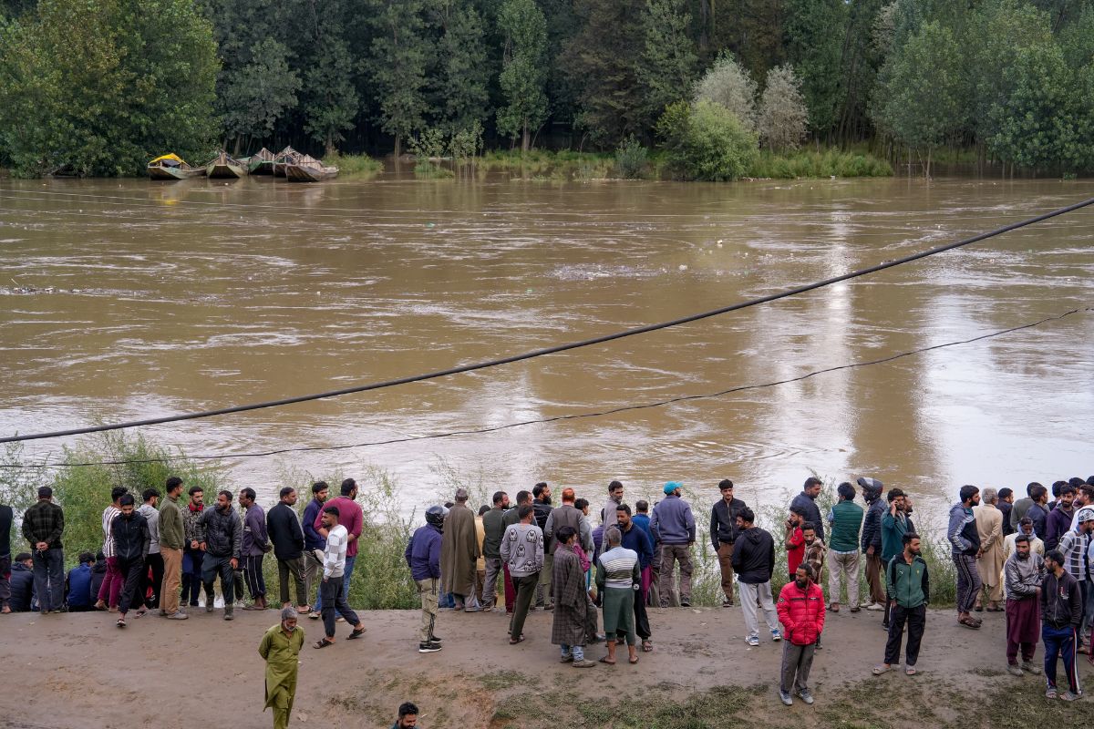 Heavy Rain Warning 1 5