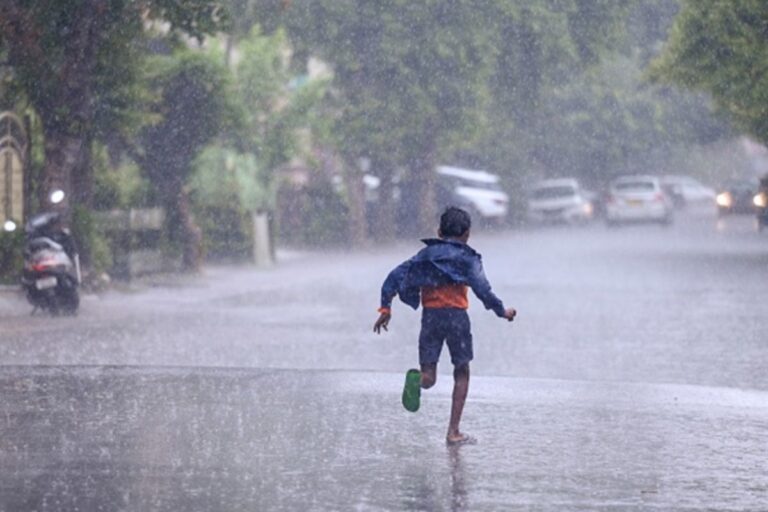 Patna Weather: पटना समेत 31 जिलों में 20 सितंबर तक होगी बारिश, IMD ने जारी किया येलो अलर्ट