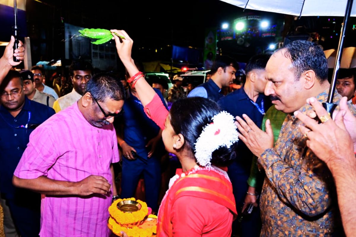 Hemant Soren Inaugurates Durga Puja Pandal in Ranchi