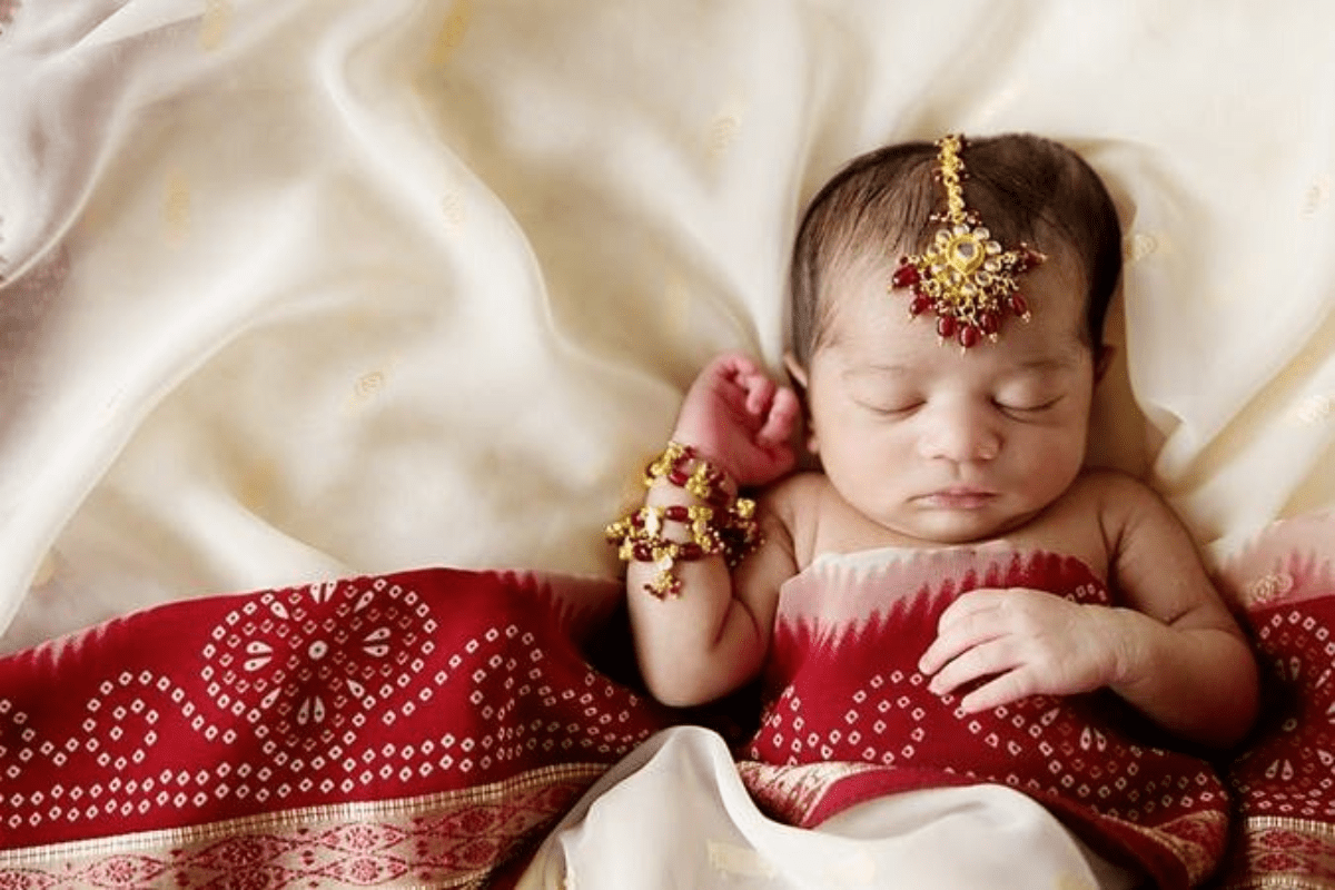 Baby Girl Names Starting With V: बेटी के लिए रखें V से शुरू होने वाले ये सुंदर हिंदू नाम