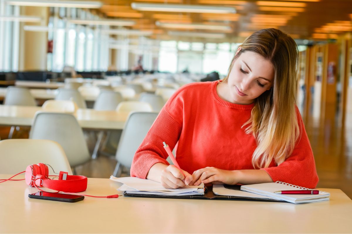 How to Become IAS Officer in Hindi