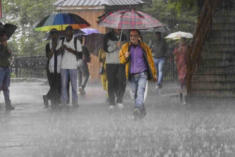 Rainfall Updates: राजस्थान में भारी बारिश का अलर्ट, उत्तर भारत के कई हिस्सों में राहत, जानें मौसम का हाल