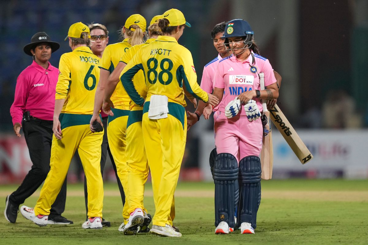 INDW vs AUSW: India vs Australia Players handshake