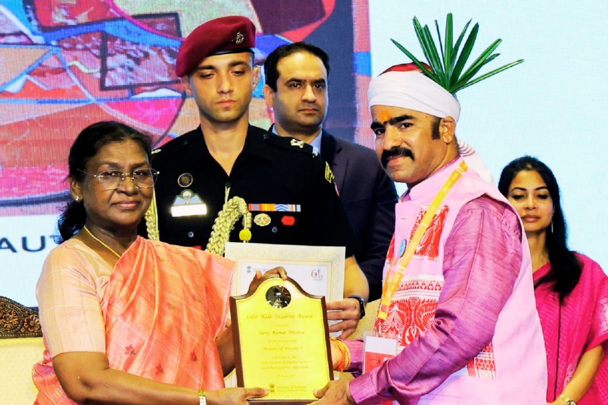 International Painter of Bokaro Saroj Honored