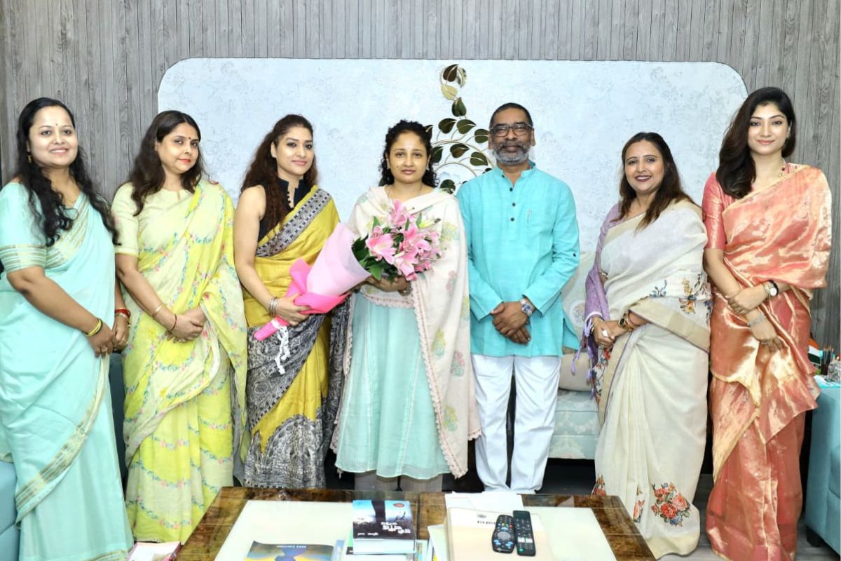 Jesova delegation with hemant soren and kalpana soren