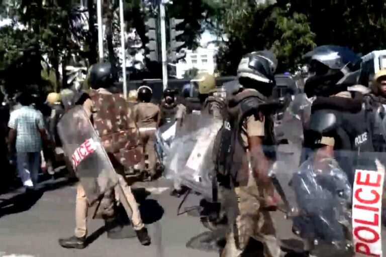 Kerala Students Protest: केरल में छात्र संगठन का जोरदार प्रदर्शन, मुख्यमंत्री से गृह विभाग का पद छोड़ने की मांग की