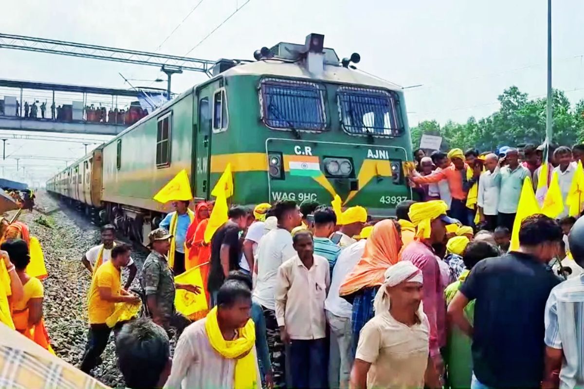 कुड़मियों ने 20 सितंबर को जगह-जगह रेक रोको आंदोलन किया था.