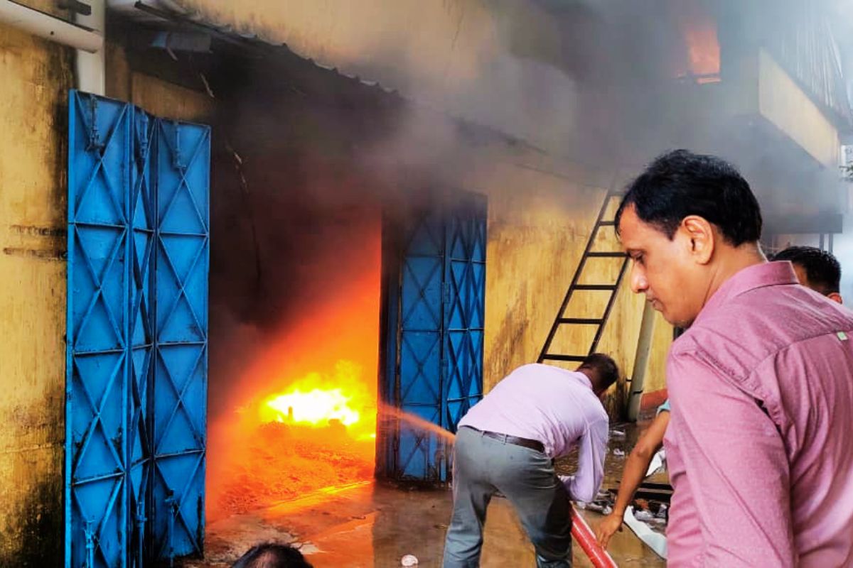 Major fire in plastic factory of Adityapur industrial area