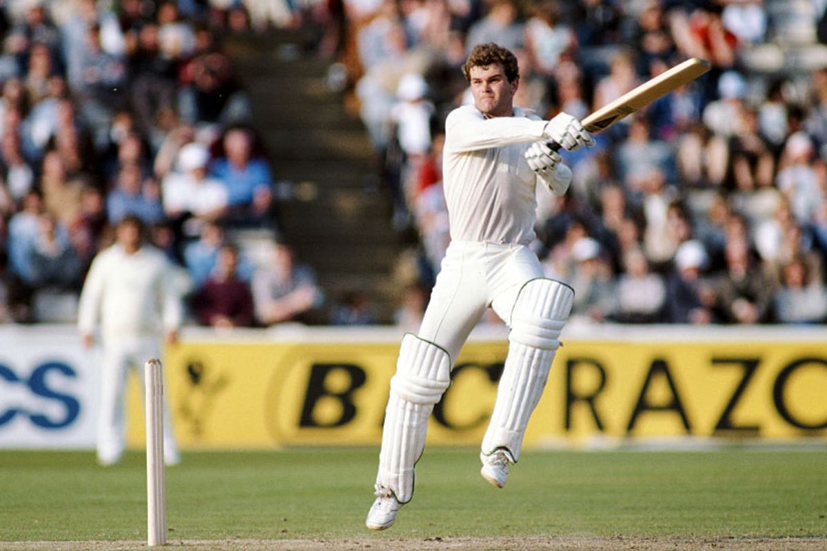 Martin Crowe only player out on 299