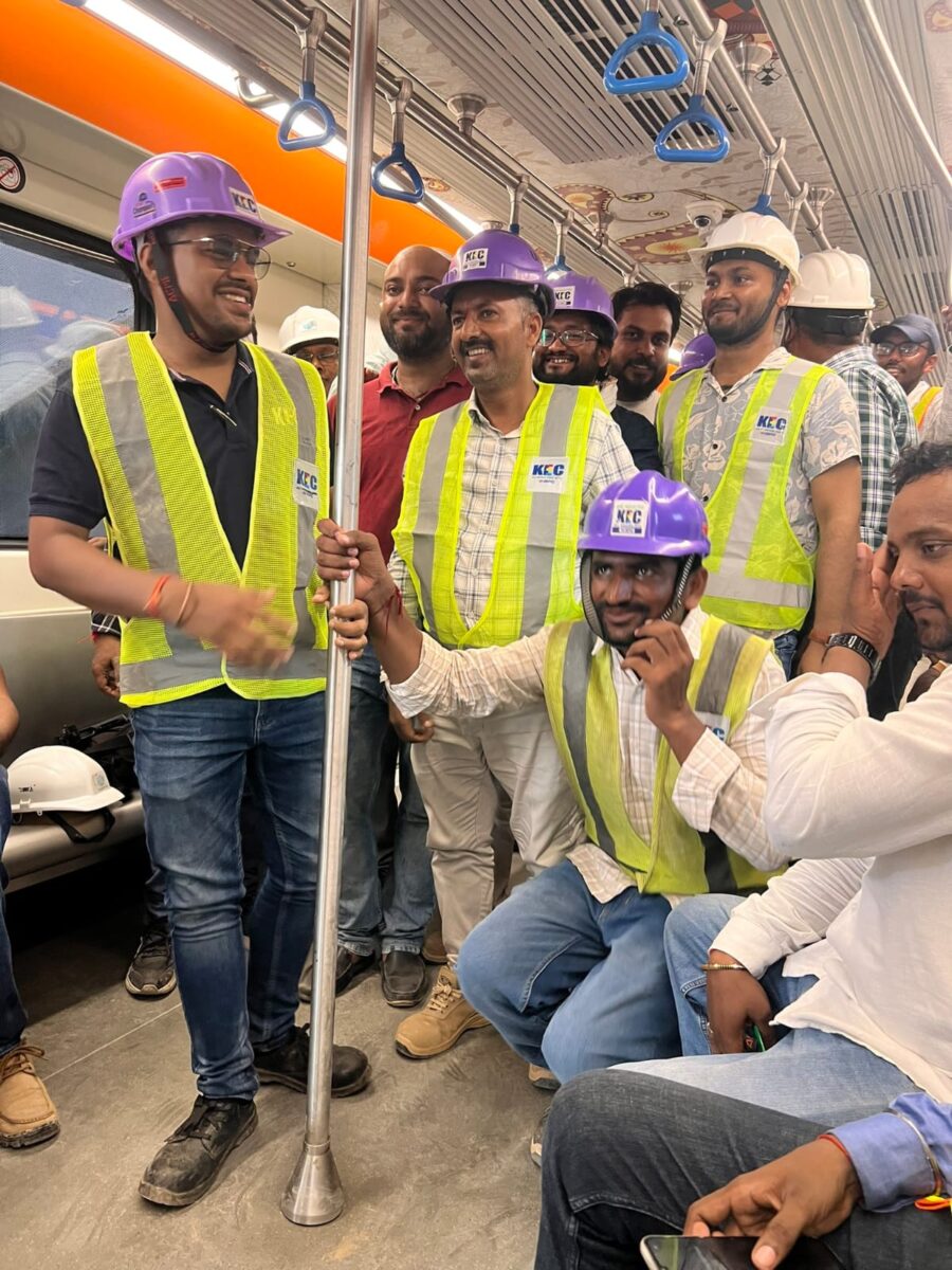 Patna Metro: पटना में पहली बार दौड़ी मेट्रो, सफर की शुरुआत सेफ्टी ट्रायल से 2 Metro Train Ran On Elevated Track In Patna 1