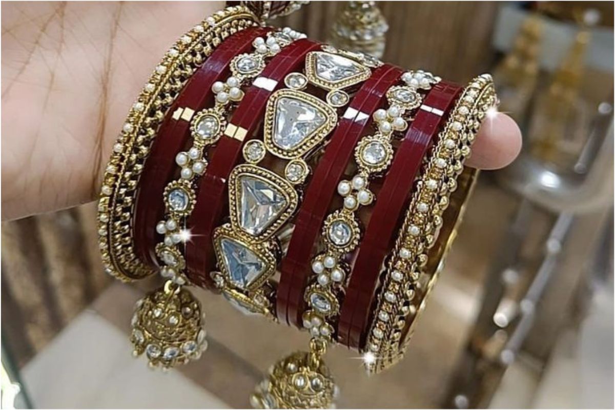 Navratri Special Red Bangles: इस नवरात्रि ट्राय करें रेड बैंगल्स का लेटेस्ट कलेक्शन 5 Navratri Special Red Bangles 4