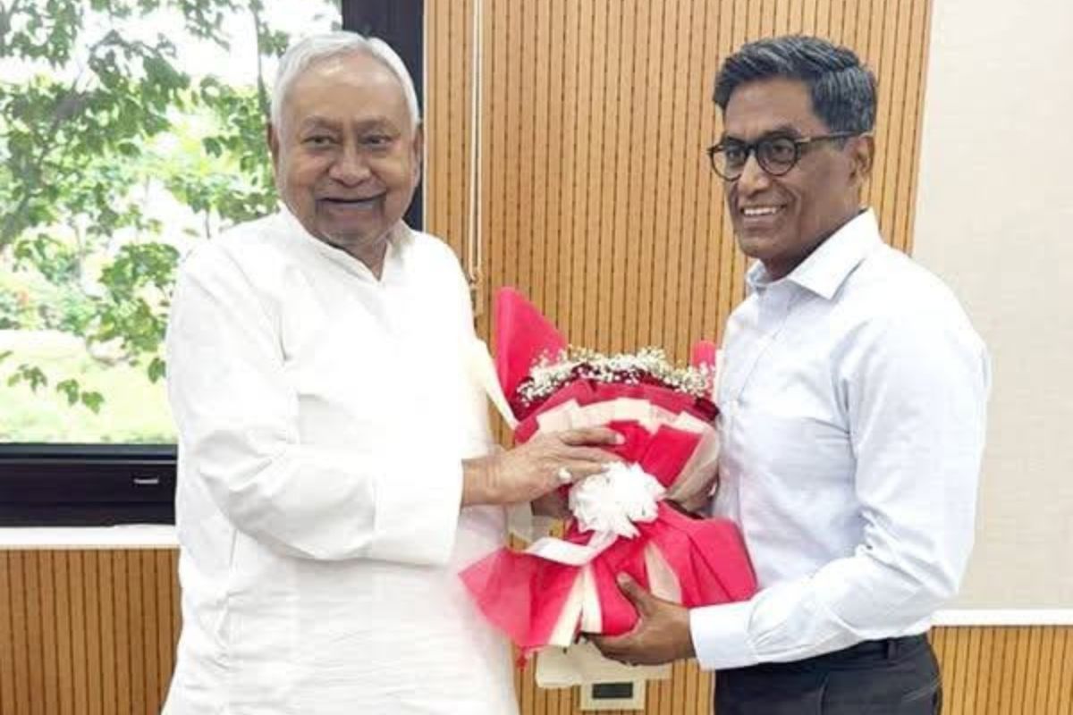 New Chief Secretary Pratyaya Amrit met CM Nitish Kumar