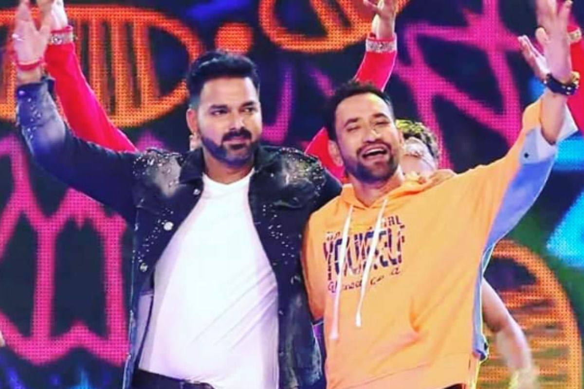 Nirahua on Pawan Singh