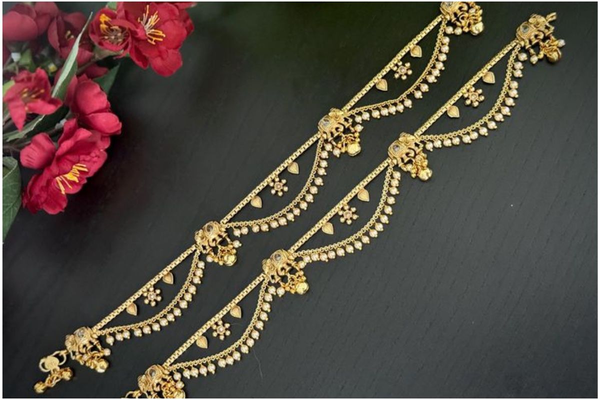 Onam Special Gold Payal Designs: ओणम पर ट्राई करें लेटेस्ट और यूनिक गोल्ड पायल डिजाइन 6 Onam Special Gold Payal Designs 8
