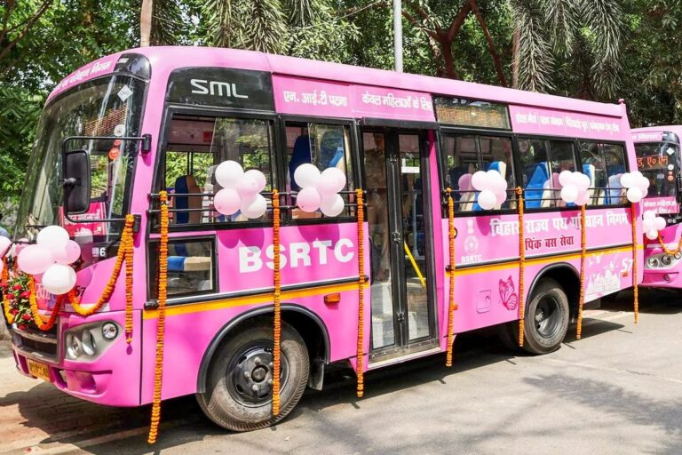 Patna News: अब स्कूल टाइम पर चलेगी पटना में पिंक बस, मंथली पास में छात्राओं को मिलेगी शानदार सुविधा 