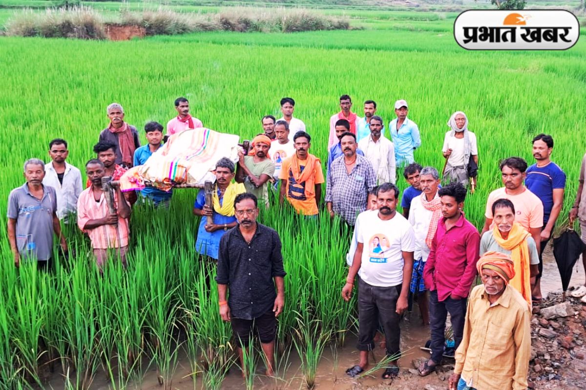 Protest For Road To Cremation Center Chitarpur Ramgarh News