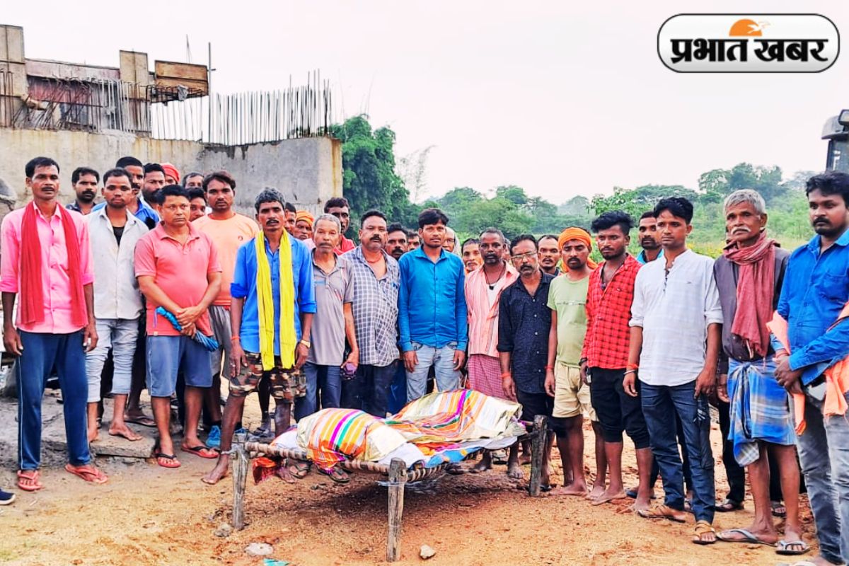 Protest for Road to Cremation Center chitarpur ramgarh