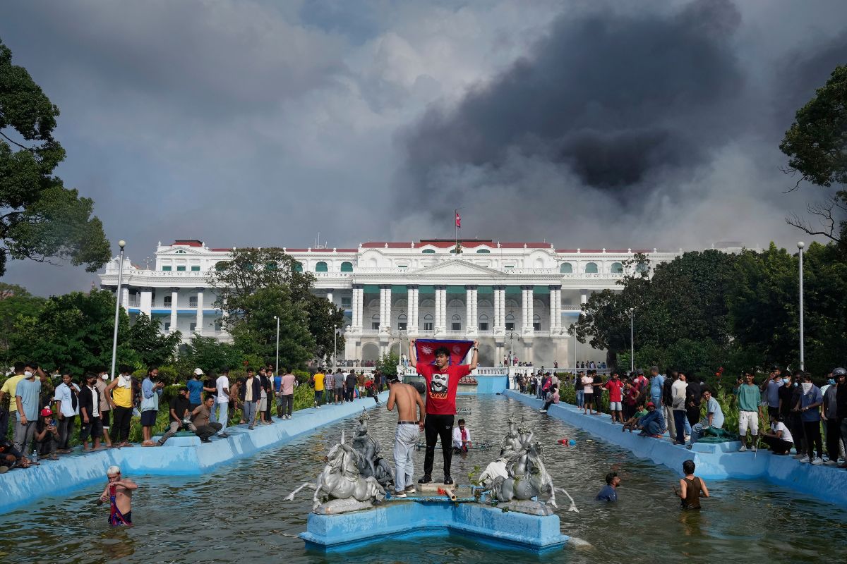 Protesters throng Singha Durbar