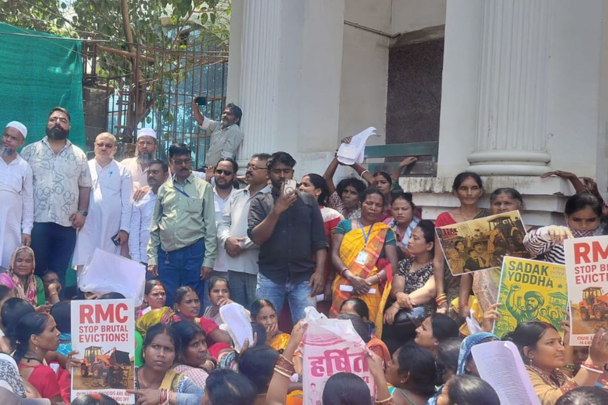 RMC gherao by street vendors