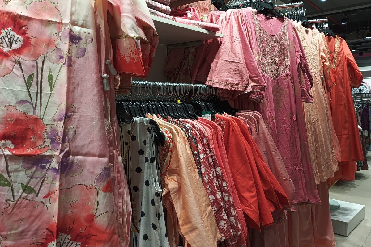 रांची में दिल्ली के सरोजनी मार्केट को टक्कर, सस्ते में फैमिली शॉपिंग का ठिकाना बने ये मॉल्स 6 Ranchi Cheapest Malls 4