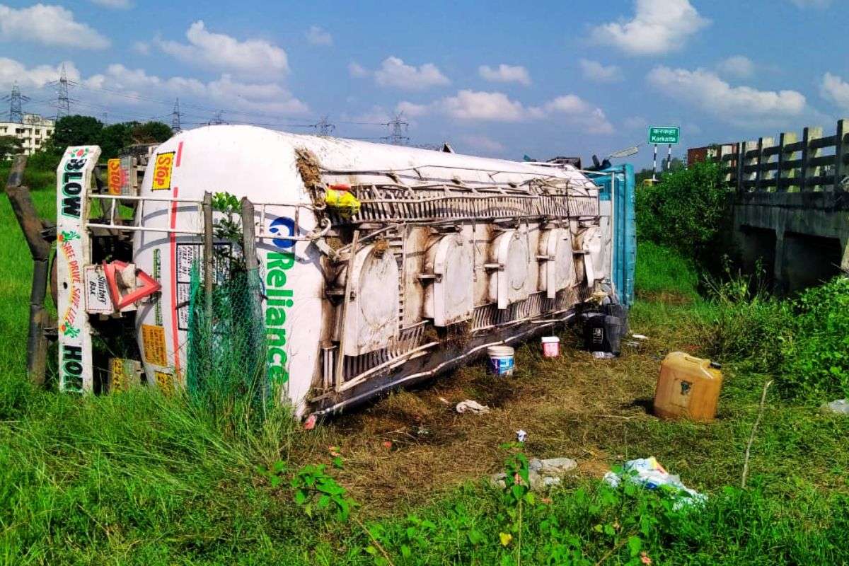 Reliance Petrol Tanker Overturned At Namkum Ranchi