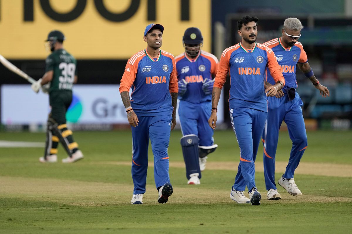 Suryakumar Yadav and Team India walks off field