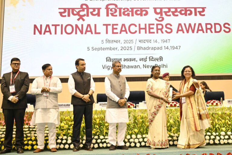 नयी दिल्ली में राष्ट्रीय शिक्षक पुरस्कार से सम्मानित हुईं श्वेता शर्मा, राष्ट्रपति द्रौपदी मुर्मू ने किया पुरस्कृत