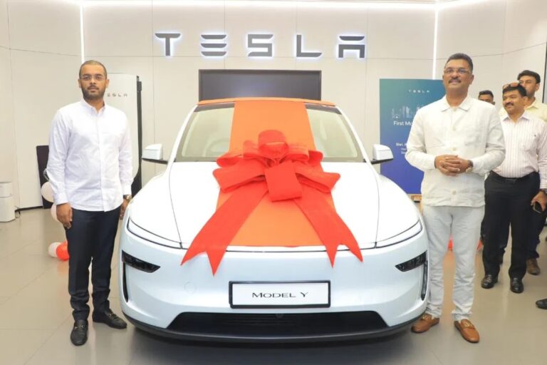 Tesla Model Y: भारत में पहली टेस्ला कार की डिलीवरी, जानिए कौन बना पहला मालिक