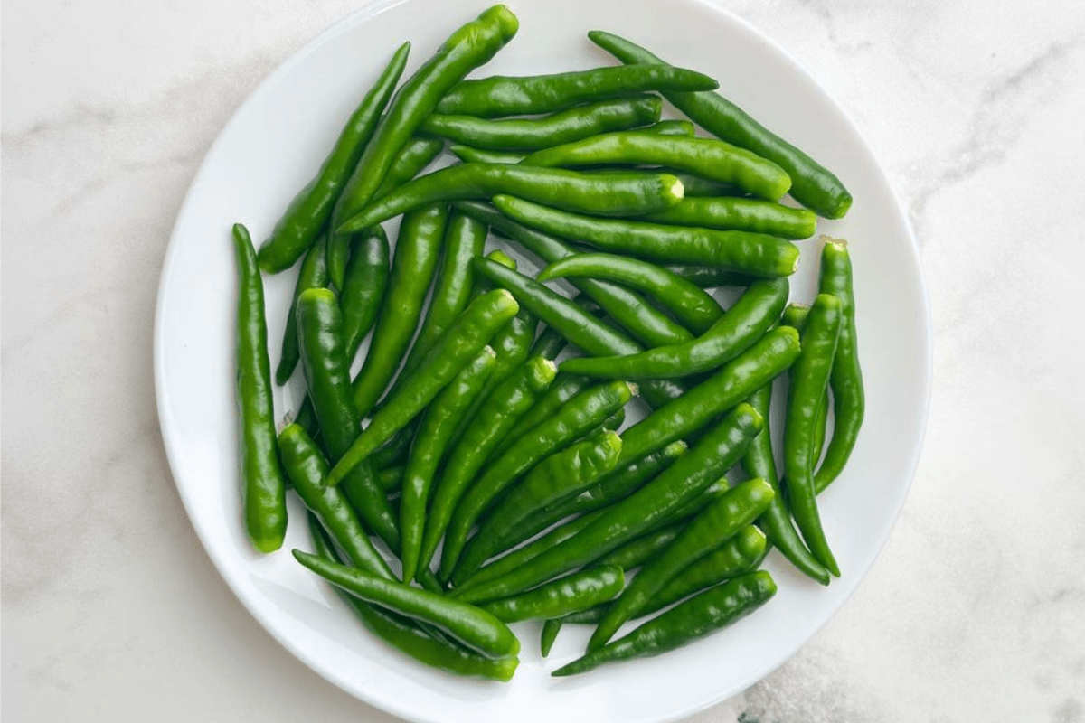 Kitchen Tips To Store Green Chilies: महीने भर भी नहीं होगी हरी मिर्च खराब, लंबे समय तक स्टोर करने के आसान किचन टिप्स 1 Tips To Store Green Chilies