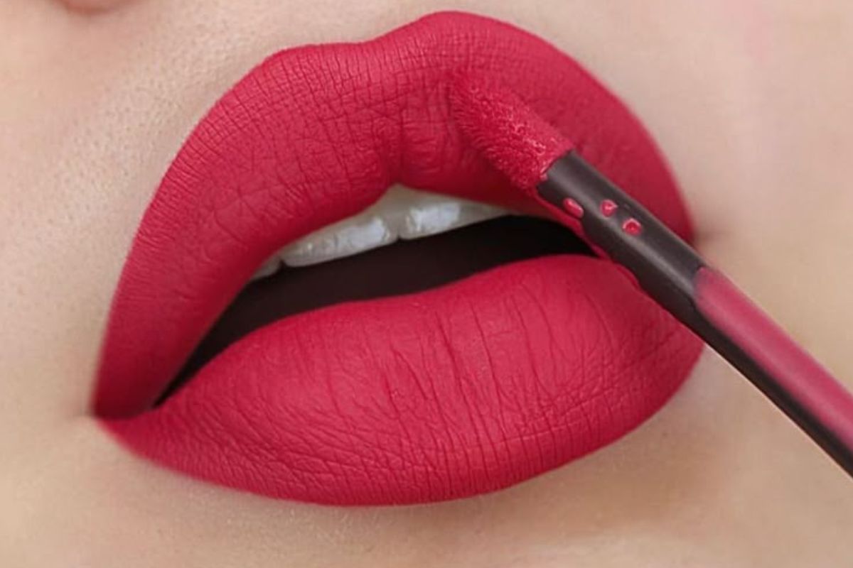 Trending Lipstick Shades: ट्रेंडिंग लिपस्टिक शेड्स जो देंगे आपको क्लासी और मॉडर्न लुक 1 Trending Lipstick Shades 2025 14 1