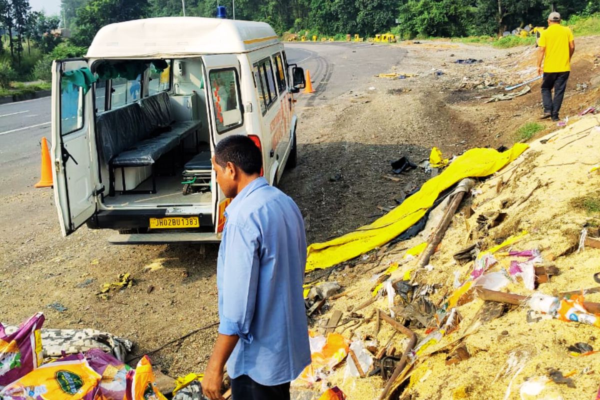 Truck Overturned in Jharkhand