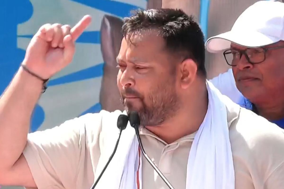 Voter Adhikar Yatra Tejashwi roared from stage